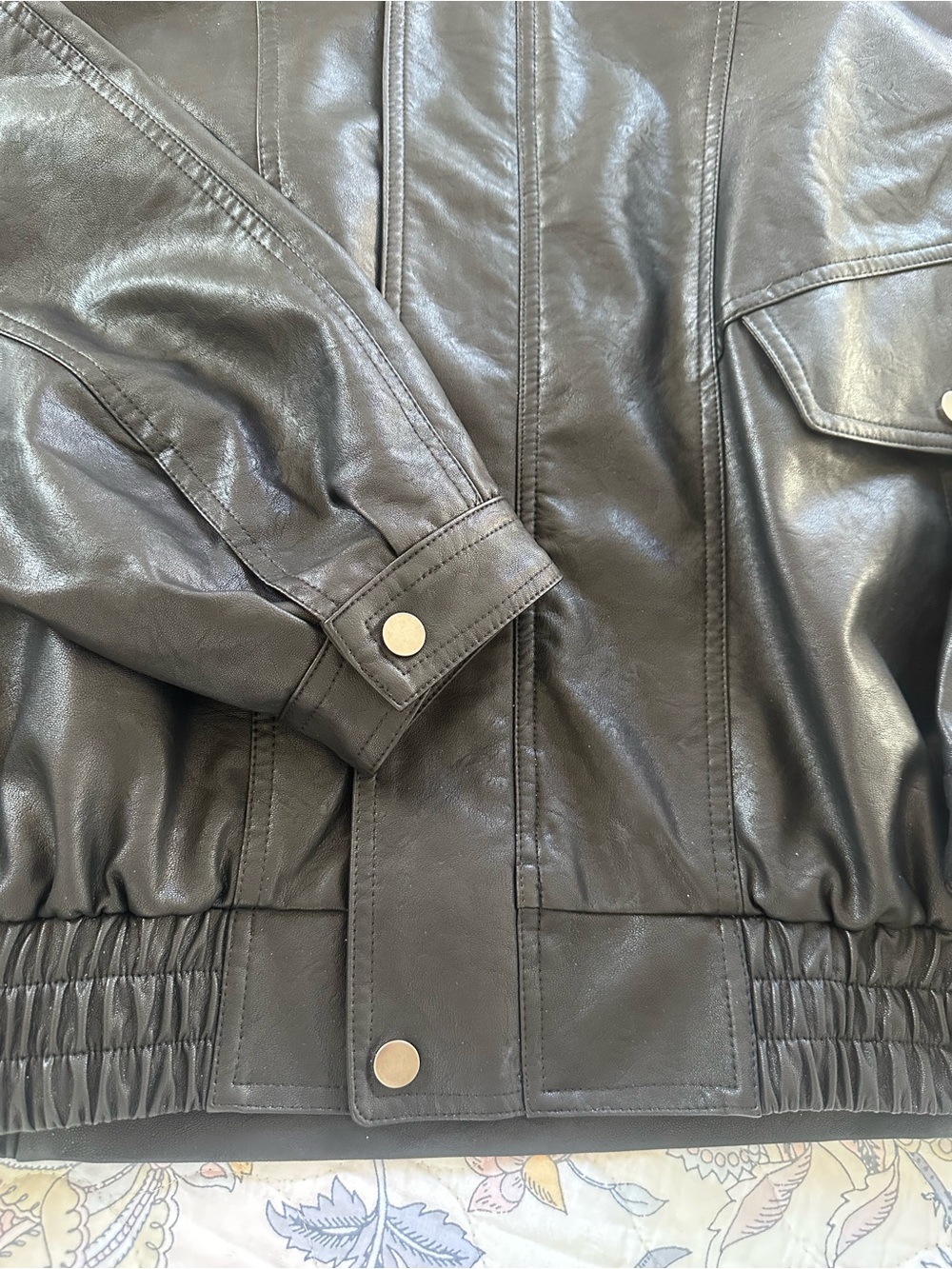 Dress Forum women’s Black Leather Bomber Jacket - Picture 3 of 5